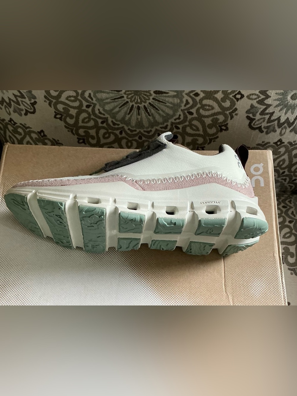 On Cloud Women’s Cloudaway Sneakers Size 5 - New in box